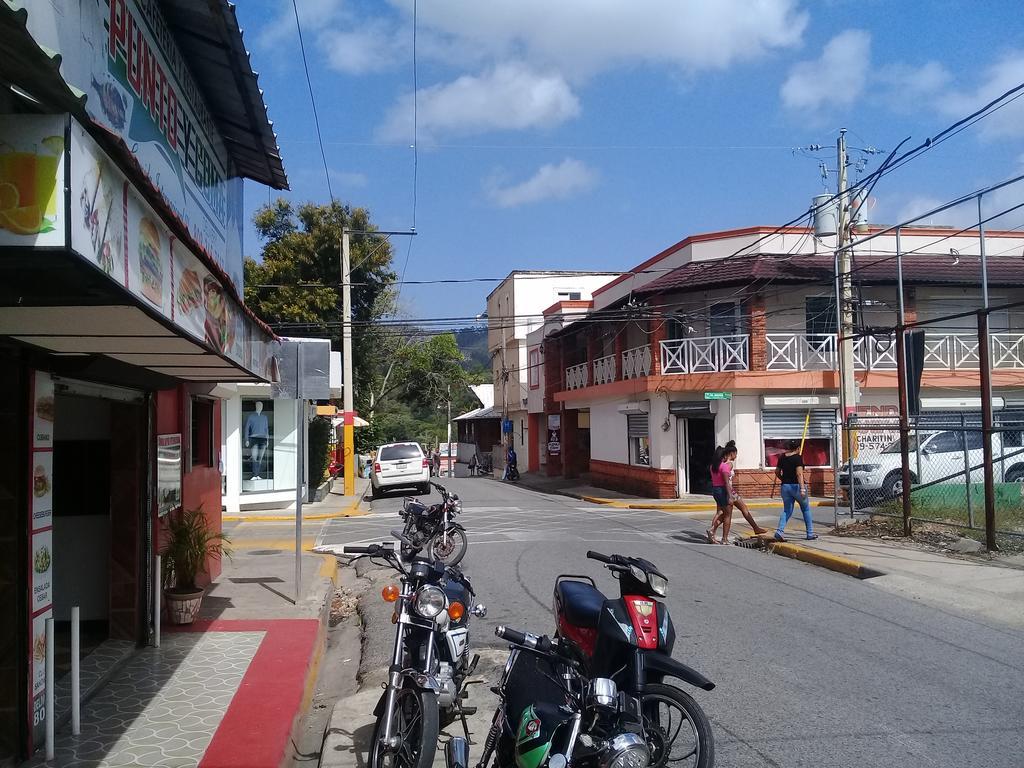 Hostel Quintonido Jarabacoa Exterior photo